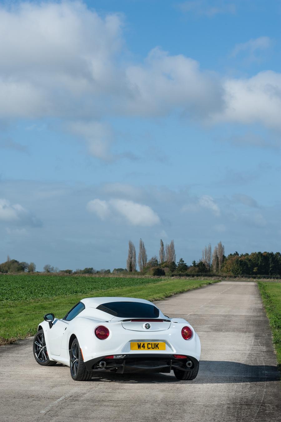  Alfa Romeo 4C 2015 года  (UK) (фото 23 из 45)
